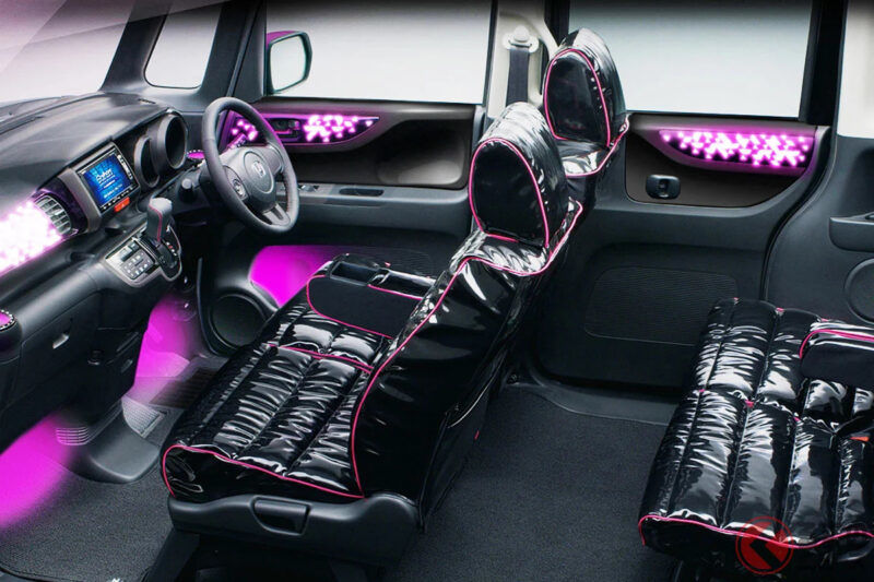 Honda「超☆浮誇 N-BOX」太驚人！  斬新“亮晶晶”內裝×「超粉紅電飾」裝備震撼登場！ 前所未聞的「FLASH BOX」 TAS2012改裝車究竟是？