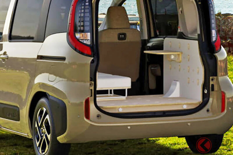 Toyota「單排2人座的劃新Sienta」引發關注！ 全長4.2m的小巧車身×正統木質內裝超帥氣！舒適度爆表的新Sienta「JUNO」為何成為商用車仕樣？