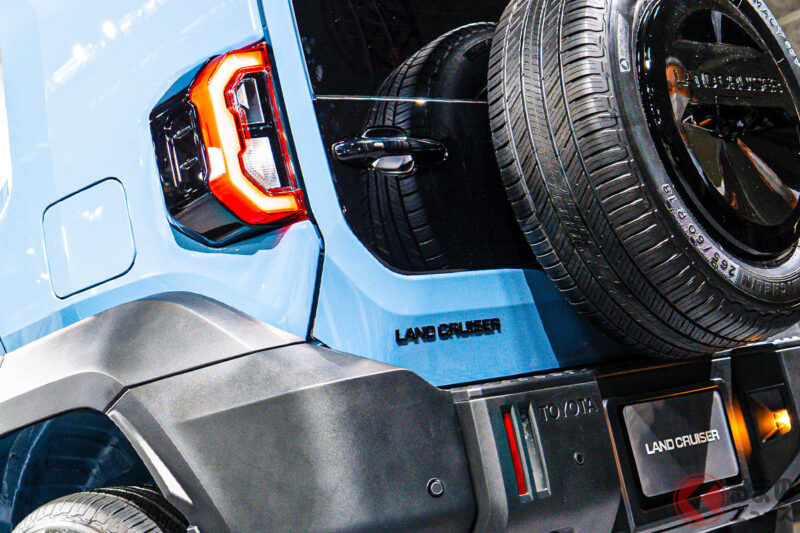 豐田全新小型四驅SUV正式亮相！它搭載2.7升直列四缸發動機，車身長4.5米，造型方正！這款車究竟是「蘭德酷路澤240」還是「蘭德酷路澤FJ」呢？