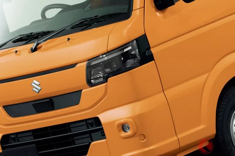 售價從117萬日圓起！ 鈴木發表全新「輕型小貨車」！ 採用精悍的外觀與方形頭燈新設計！ 安全性提升，還搭載「泥濘脫困功能」！ 「Carry」邁入第12年的進化究竟有哪些？￼￼￼