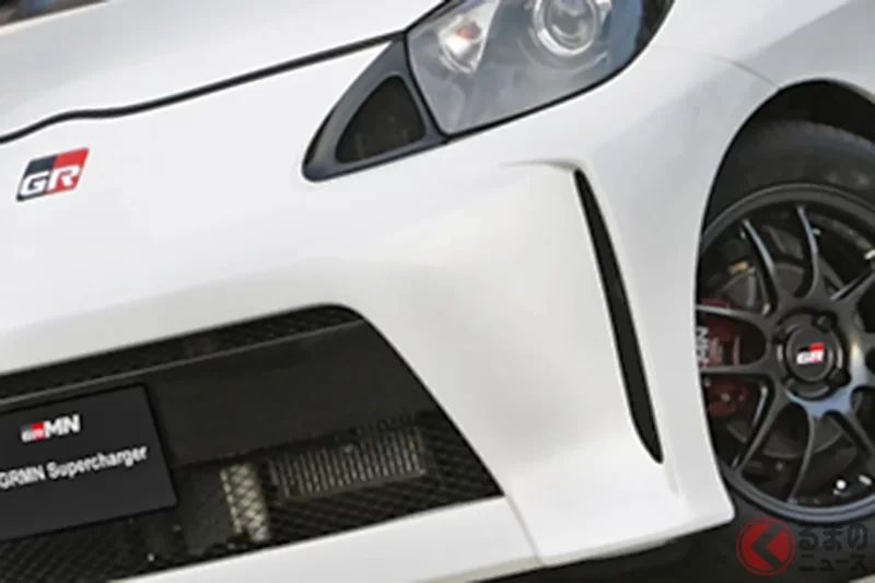 幾乎就是「輕型車」的豐田「迷你跑車」！ 車長僅3.1公尺等級的「可坐4人」車型！ 搭載6速手排＋機械增壓，超有駕馭樂趣的「iQ GRMN」是什麼來頭？