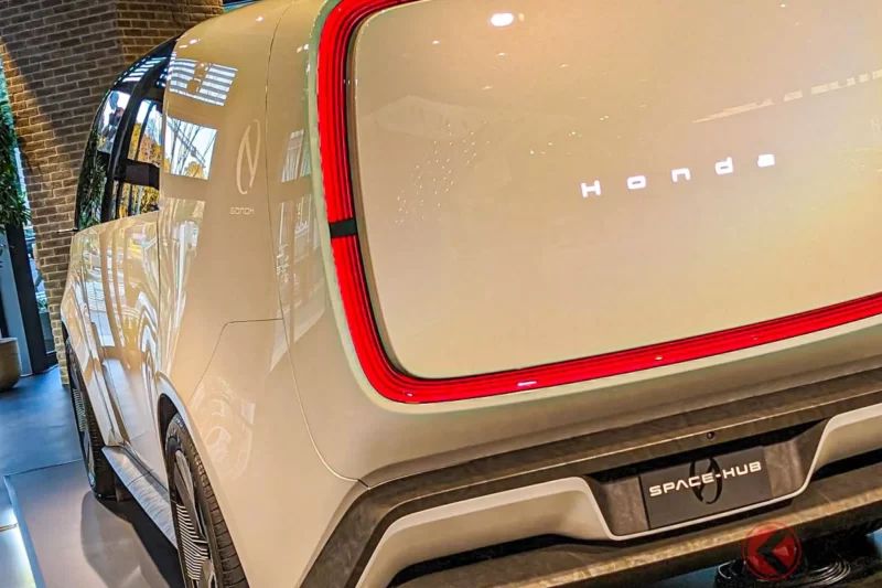 本田最新型「迷你休旅車」超厲害！採用創新「無窗後門」設計＆超寬敞內裝！新型「Step WGN…不是的」滑門車型「Space Hub」是什麼？