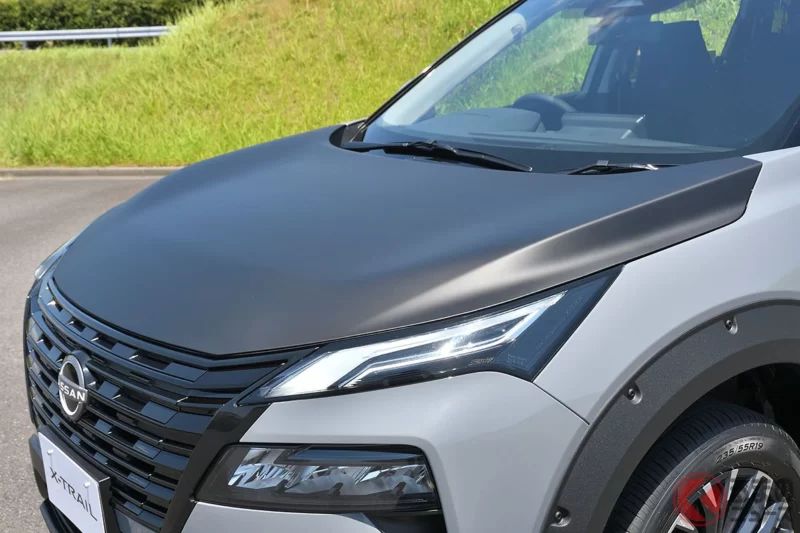 日產「三排座 SUV」那超新潮的「超黑引擎蓋」吸引了大家的目光！再加上粗獷的「輪拱飾條」，這台名為「SOTOASOBI」的新款「X-TRAIL」新零件實在太帥了！