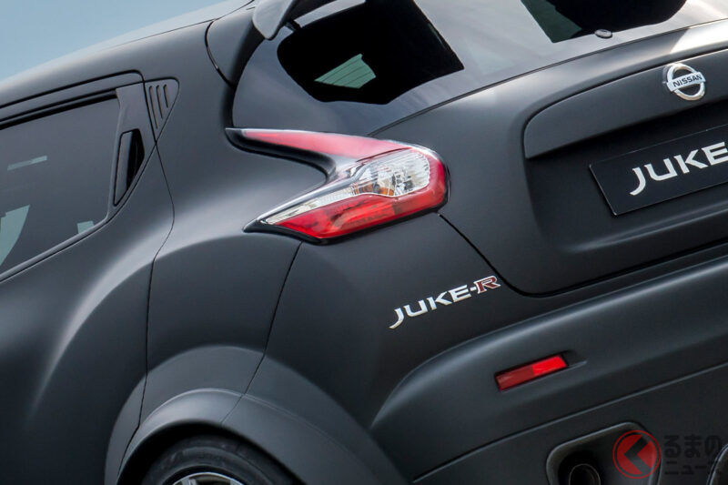 600匹馬力！日產「小型GT-R SUV」超強悍！搭載承襲自「NISMO」的V6雙渦輪引擎，並配備專業碳纖維空力套件！這輛超級猛獸「Juke R 2.0」英國版本到底有多狂！