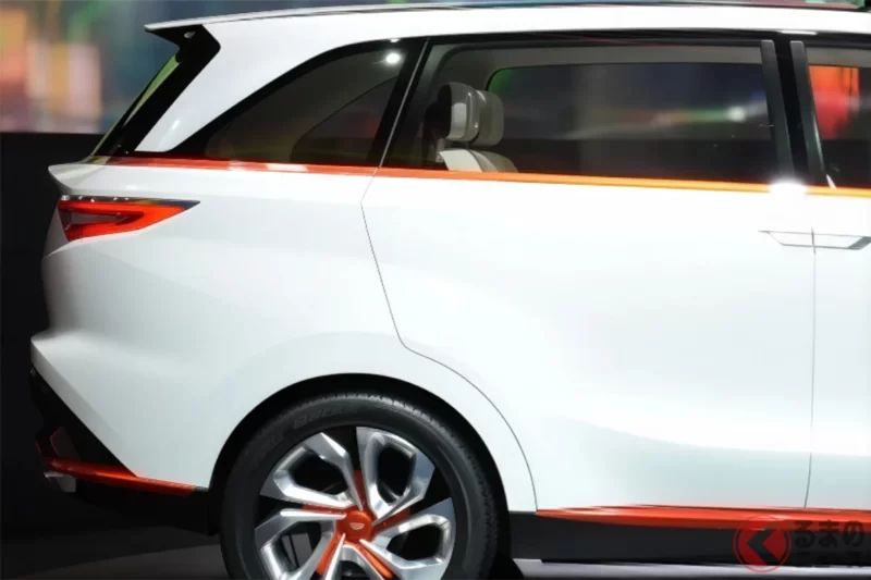 大發全新「6 人座豪華迷你休旅車」太強了！全長 4.3 米的車身＋超大「觀音開門」設計登場！兼具都市風格的跨界（Crossover）造型也超吸睛！這款車「DN Multi SIX」到底是什麼樣的車呢？