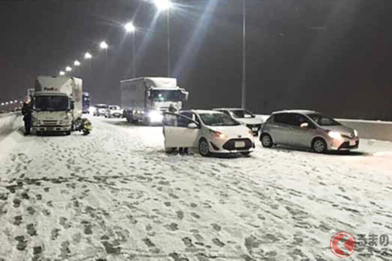 道路管理者火大…「自己沒問題」別再這樣！夏胎上雪道是「危險行為」最強寒潮來襲，駕駛人必須再次確認的注意事項