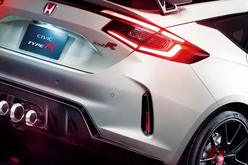 本田全新「超猛的 Civic Type R」引發熱烈回響！被譽為「究極純種跑車」的「HRC 規格」首度公開，也讓網友紛紛表示「本家終於出手了！」「本田這次是玩真的！」在 2026 年 1 月舉辦的「TAS2026」中，本田展區究竟吸引了哪些高度關注的目光呢？