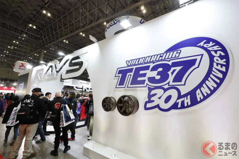 誕生30週年的「TE37」紀念特仕登場　東京改裝車展2026 RAYS展區直擊