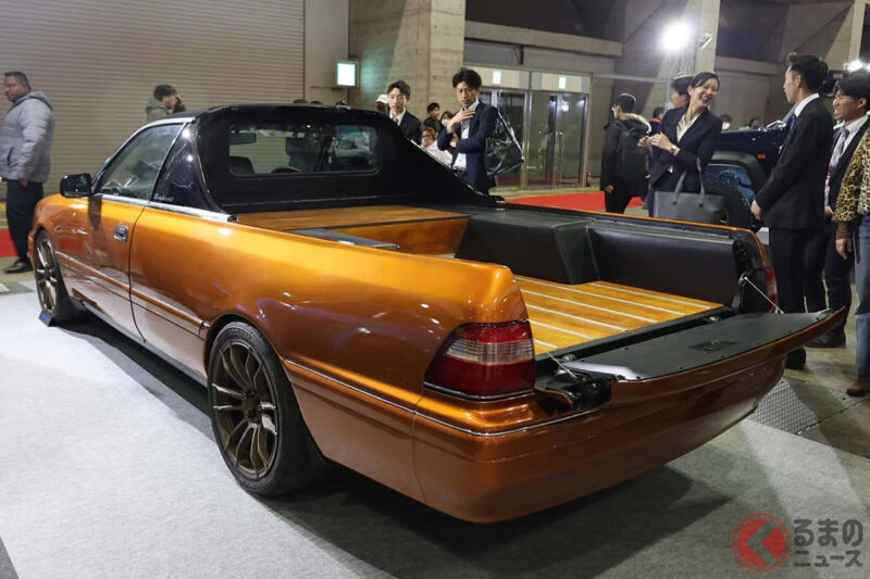 Toyota 斬新「Crown“卡車”」公開！精悍「圓形四燈“Gloria”車頭」×「El Camino 風」完美融合！幽默感滿點、完成度極高的改裝車「El Kantō Mino」於 TAS2026 亮相