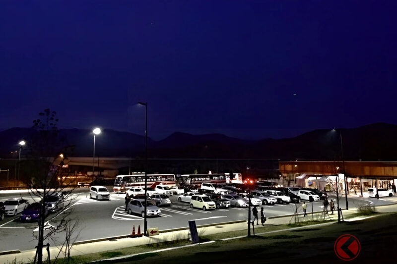 一晚3000日圓就能住在「高速SA」!? <br>還有喝到飽方案是真的嗎!? 比車宿更舒適的「神秘高速公路飯店」是什麼來頭