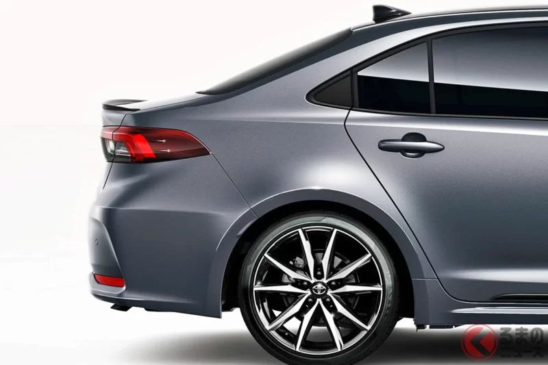 豐田的「全新卡羅拉」超厲害！帥氣到不行的「超黑霧面車色」加上強勁的「2.0 升油電混合動力系統」上身！全新「內裝材質」同樣很有型的「系列最新車型」已於歐洲開賣