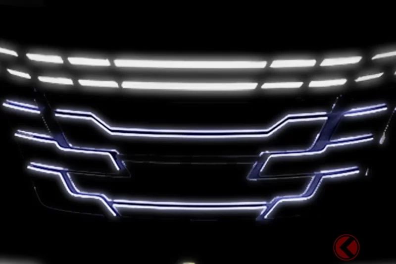 豐田「Alphard 改裝車!?」即將首度公開！超誇張「藍白發光」的斬新水箱護罩超吸睛！Modellista 全新「概念車型」將在東京改裝車展2026亮相！