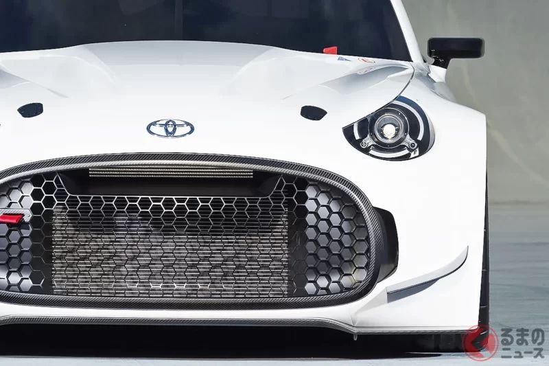 豐田的「超小型」跑車真的很厲害！充滿魄力的空力套件，加上「嘴巴張大大」的前臉造型也超帥，是一輛FR設定的性能機器！車長約4.1公尺、尺寸小到不行，集結各種破格設定的概念車「S-FR Racing」究竟是什麼來頭？