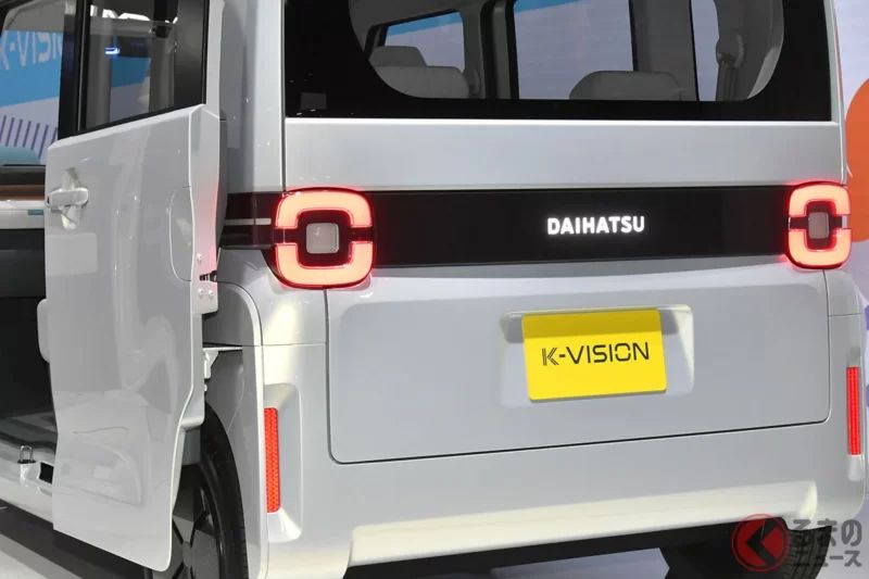 大發全新「輕型旅行車」引發高度關注！ 車身比「Tanto」還要更低，卻配備「雙側滑門」×「660cc 油電混合動力」！ 在 JMS 登場的「K-VISION」概念車究竟是什麼來頭？