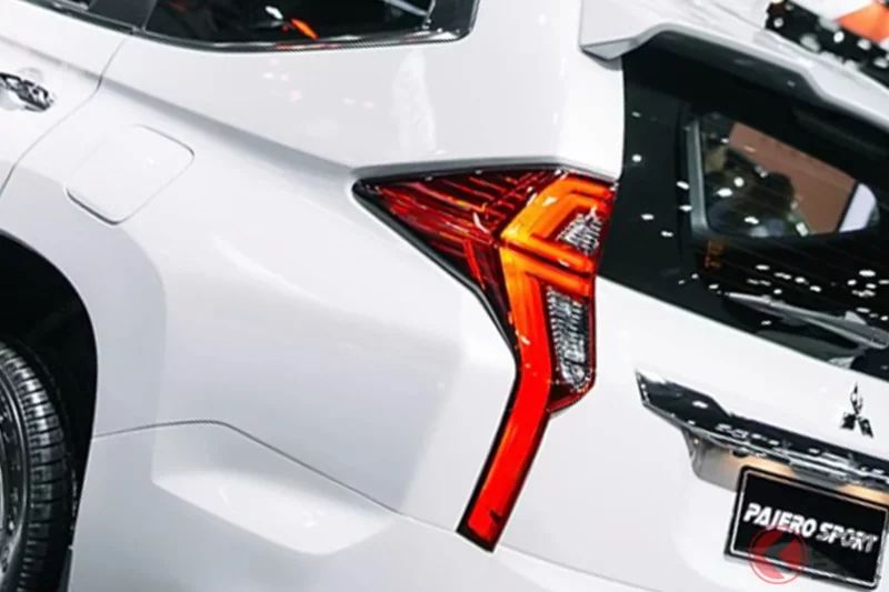 約500萬日圓！三菱「全新 Pajero S」引發熱烈回響！比起其他版本便宜約110萬日圓的「高 CP 值車型」，也出現「這個價位可以接受」「看起來很實用」等好評聲浪！採用超越 Jimny 的「離地高度」，泰國規格「GT」版本究竟是什麼來頭？