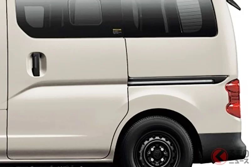 236萬日圓！比日產「Serena」還要小的「全新實用型小型廂型車」正式上市！全長約4.4公尺的車身尺寸，竟然還有「三排七人座」配置！首度導入劃時代的「舒適座椅」設計，「NV200 Vanette」究竟是什麼來頭？