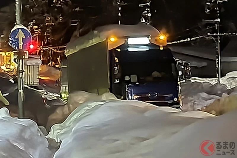 國道管理單位警告：「將通報未裝雪地胎的車輛！」在豪雪地帶「月山」頻傳車輛「塞車、卡住」事故！異例的「多車同時卡住」敲響警鐘，呼籲「請裝上防滑雪胎或鏈條」──山形