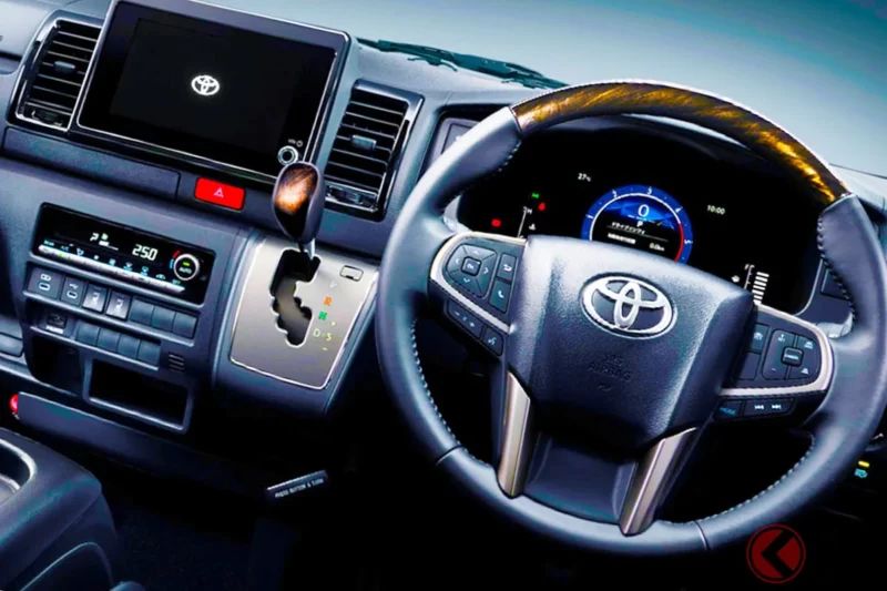 豐田「新款Hiace」發表引發熱烈回響！「哇好帥！」「不快點下單不行了」「感覺又要買不到了…」等聲音湧現！ 偉大的「商用廂型車之王」採用全新設計！ 搭載最新「高性能定速巡航」即將開賣！