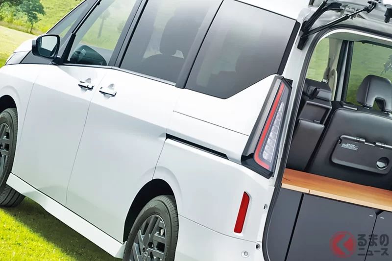日產「新型‘2列4人座’迷你休旅車」太厲害了！全長4.7米級的「剛剛好尺寸」，竟然能讓兩個大人躺下休息！還附帶可以放鬆的「房間空間」—新型車中泊專用「Serena ‘Multi Box’」引發關注