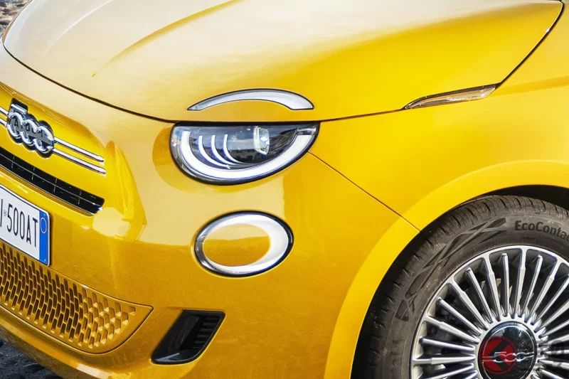 幾乎是「輕型車尺寸」的車身，卻搭載「65匹馬力」引擎！ 全新「6速手排」小型車引發高度關注！ 還有「對開式車門」的飛雅特「500 Hybrid」，在經銷商引起什麼樣的反響？