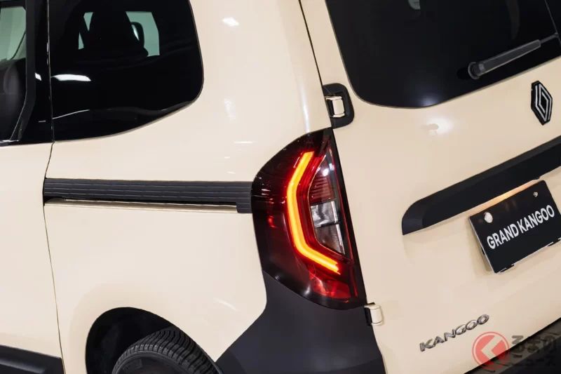 459 萬日圓！新型「三排七人座迷你休旅車」發表！搭載日本專用的「觀音開門設計」與強勁 1.3 升「渦輪增壓引擎」！方便的滑門也很實用——全新「Renault Grand Kangoo Courl」登場