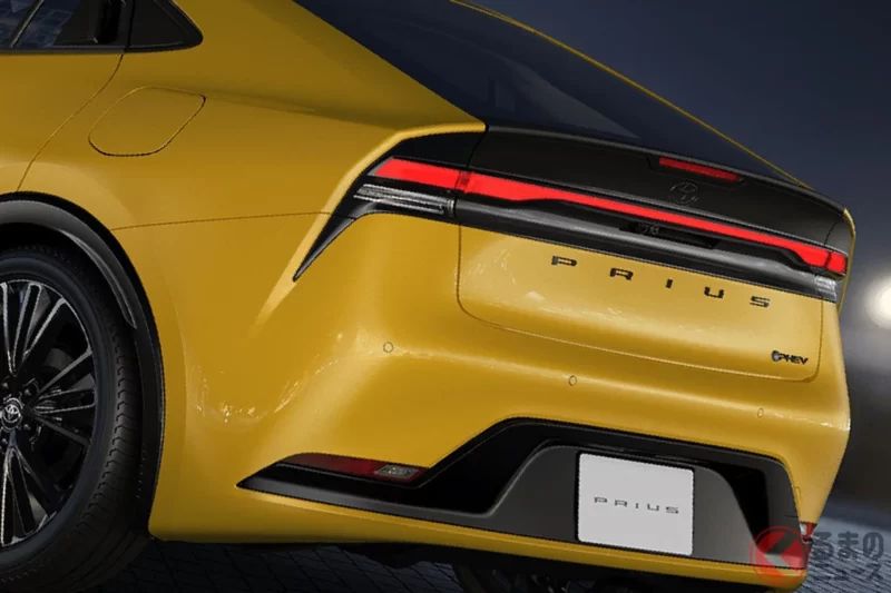 豐田「最新款」Prius的前衛「黑到不行鯊魚臉」引發關注！黑色系內外裝搭配「每公升30公里以上的超省油表現」，展現出全新風貌的特仕車「Night Shade」到底是什麼來頭？