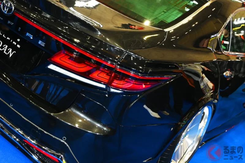 斬新「Vellfire Sedan」首度公開引發熱烈迴響！「真的很想買」「好想要」「會發光的豪華內裝實在太迷人了」等聲音不斷！採用「V8 引擎 × 後驅 FR」，豪華感爆表的 Lexus LS 為基礎打造，NATS 推出的「大型房車」成為眾人關注焦點！