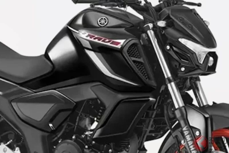 新車約 20 萬日圓！ Yamaha 全新「街車款」引發關注！ 肌肉感十足的設計＋強勁引擎，實現出色加速性能！ 於印度登場的輕量級運動車「FZ RAVE」究竟是什麼來頭？
