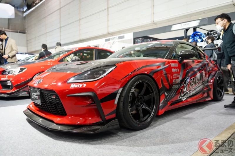 「超大尺寸」輪圈，加上比原廠輕 1/5 的碳纖維車門！「近藤工程」在東京改裝車展亮相