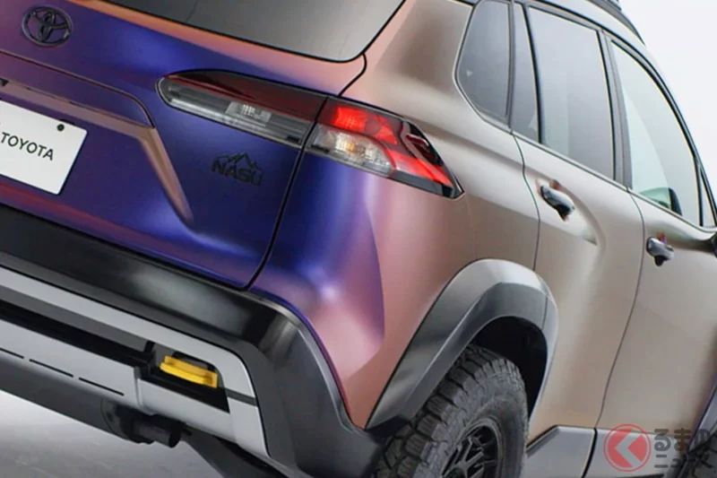 豐田全新「卡羅拉『四驅 SUV』」超厲害！ 全長 4.4 公尺車身搭配「開孔引擎蓋」×「前衛硬派車頭」×「大尺碼輪胎」的越野設定！ 紫色塗裝的「卡羅拉 Cross 那須特仕版」美國亮相車款到底是什麼來頭？