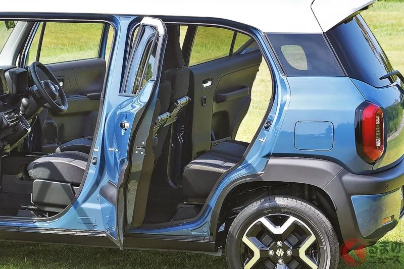 鈴木新型「小巧四驅 SUV」好評如潮！ 幾乎等同「全面翻新」的進化幅度，讓人直呼「空間更寬裕」、「CP 值很高」！強化越野風格的「新款 Crossby」在經銷端引發哪些回響？