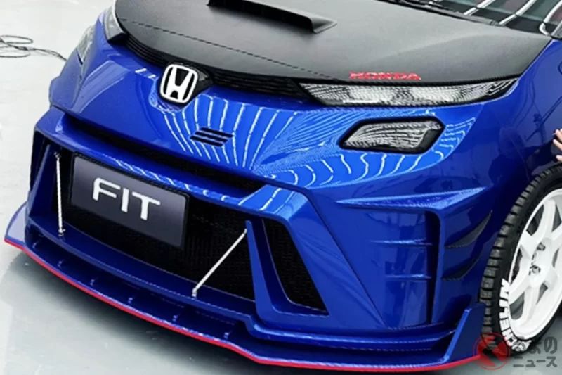 Honda 全新「Fit Custom」首度公開！ 前衛新臉孔＋超有存在感的大型尾翼＋雙出排氣管上身！？僅用 20 天打造完成的「最快規格」，於中國亮相