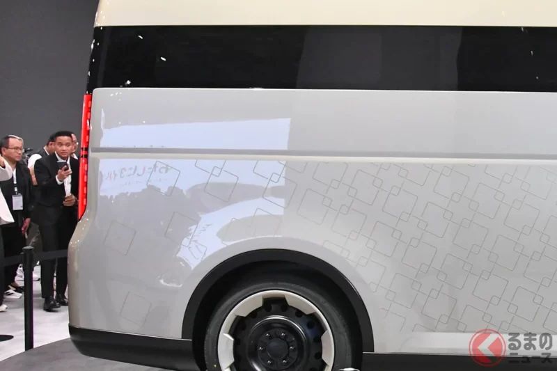 豐田「全新 HiAce」發表在即？全面改款也“快來了”？備受期待的「2027 年商用貨車經典款」會是什麼樣子？相隔二十多年，全新世代 HiAce 將如何亮相？