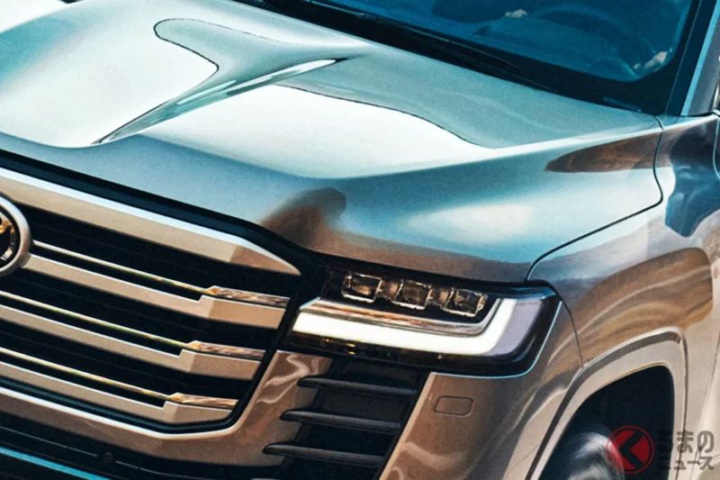 豐田發表「全新 Land Cruiser 300」！首次搭載「油電混合動力」，最大輸出「史上最強457匹馬力」！歷經「7年大進化」的超強勁「新旗艦車型」，即將在歐洲上市