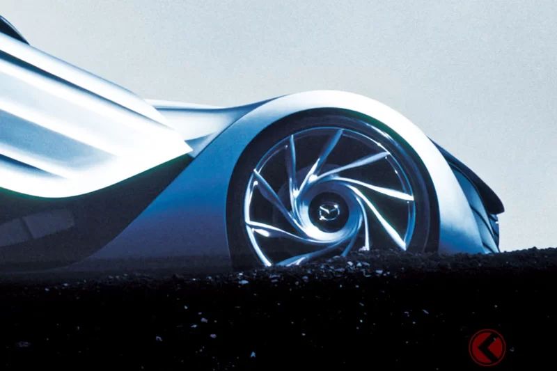 馬自達這款「創新雙人座 FR 跑車」超厲害！搭載 1.0 升「轉子引擎」× 7 速 DCT！這輛充滿實驗精神、擁有「羽衣與鯉魚旗」設計的概念車，就叫做「大氣」