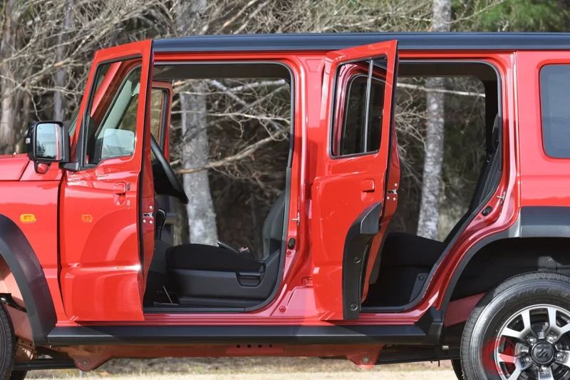 鈴木「Jimny Nomad」恢復接單引發正反兩極熱議！「不愧是鈴木！反應超快」「這台我一定買！」歡呼聲不斷！但也有人對「交車順序抽籤制」感到困惑：「沒抽中要等幾年？」全新購車方式是什麼？