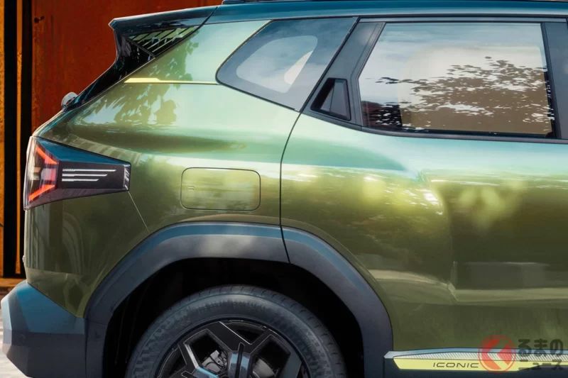 睽違14年大改款！全長約4.3米的新型「小型SUV」全球首度亮相！具備吉姆尼級「離地高度」＆搭載強勁1.8公升直列四缸引擎！另外還有1公升「渦輪」版本，這是雷諾「Duster」印度市場新款登場！