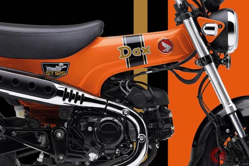 本田「全新休閒車款」登場！承襲經典的「長車身、短腿」比例，搭載124cc引擎可雙載！外型可愛討喜的「ST125 DAX」2026年式於歐洲上市