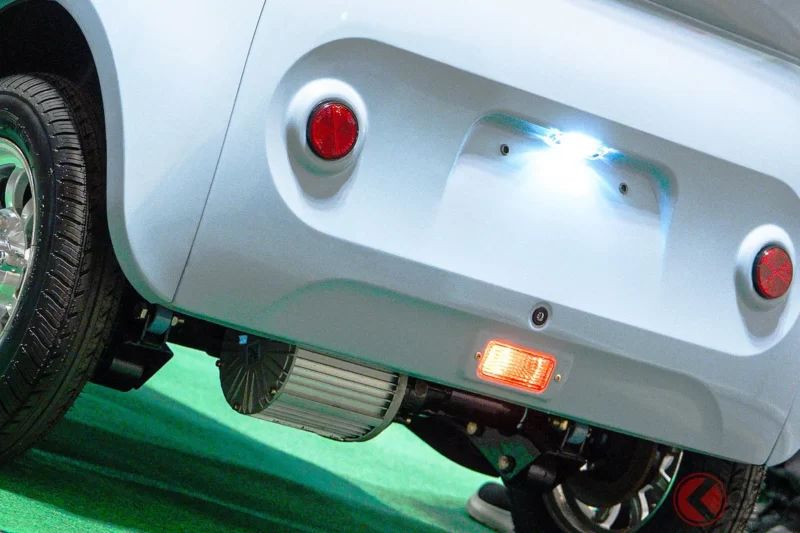 「連車檢和車庫證明都‘0元’！」新車只要88萬日圓的「比輕自動車還小的車型」太強了！三人可以乘坐、下雨也不會淋濕，真是太棒了！持有「普通駕照」就能駕駛的「最新 e:neo」系列試乘會舉辦中！