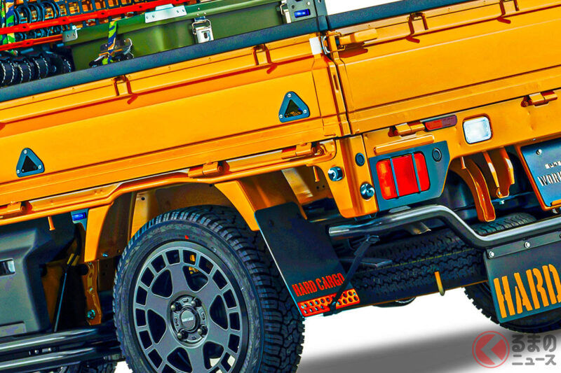 鈴木全新「輕型卡車SUV」首次亮相！這款「外觀略顯老舊」的「第十一代」車型，在第十二年迎來了重大改款！這款擁有寬敞內部空間的「SUPER CARRY WORK & PLAY PRO」究竟是一款怎樣的車型呢？