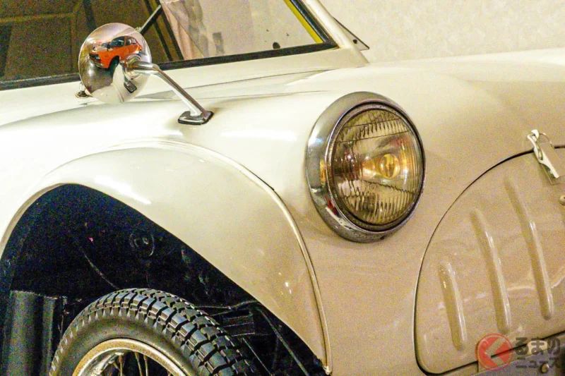 新車38萬日圓！「不用駕照」就能開的「超級輕～」小車引發高度關注！僅重「400公斤」的超輕量車身，搭載「350cc」雙缸引擎！全長2.7公尺的「雙人座機器」──「Flying Feather（飛行羽毛）」真的太猛了！