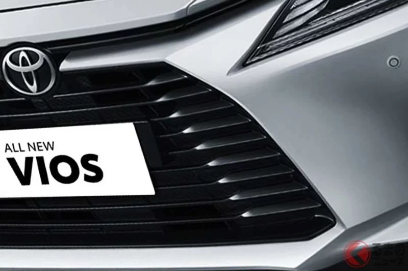 豐田發表比「卡羅拉」還小的新型房車！ 採用銳利且充滿氣勢的「嶄新設計」！ 搭載高性能油電混合動力的「新型Vios」在尼泊爾上市！
