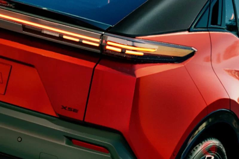 豐田「全新C-HR」實車首次公開！採用前衛的「鯊魚臉」造型＆全長4.5米的“剛好尺寸”車身！運動跑車級的加速表現超強，這款「全新雙門SUV」即將在加拿大亮相！