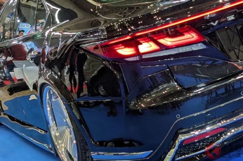 創新「Vellfire Sedan」正式上路！超過5米的車身搭配「超霸氣前臉」和閃亮「豪華白色內裝」！以Lexus LS為基礎，由NATS打造的「大型房車」取得車檢，豐田章男會長也大讚「可能會模仿一下」！