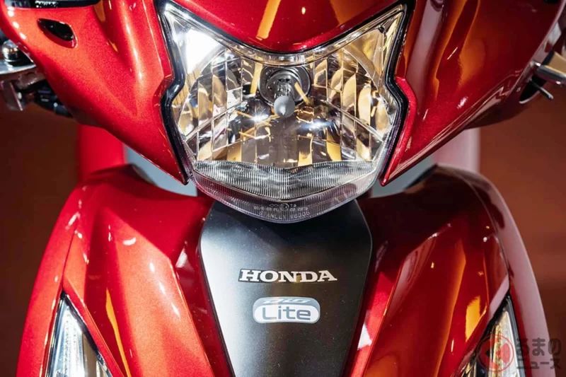 本田推出的「可用新型輕型機車駕照騎乘的110cc『Light 系列』」是什麼樣的車款呢？它的亮點在於每公升可跑超過56公里的優異油耗，以及約100公斤級的輕量車體！其中包括「Dio 110 Light」「Super Cub 110 Light」「Cross Cub 110 Light」，各自有什麼特色呢？