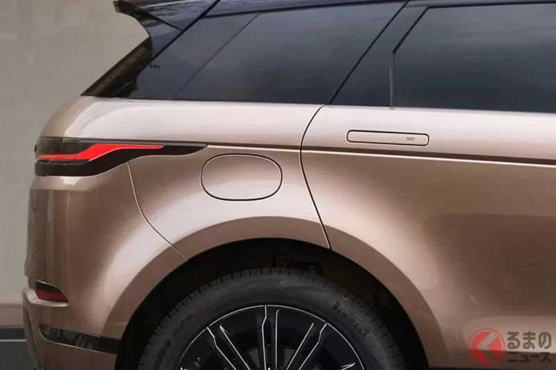 搭載1.5升引擎卻擁有「超過300匹馬力」！這台性能強到誇張的「小型豪華SUV」備受關注！全長約4.3公尺的小巧車身，加上時尚有型的內裝設計超吸睛！「Range Rover Evoque」到底是什麼樣的一款車？