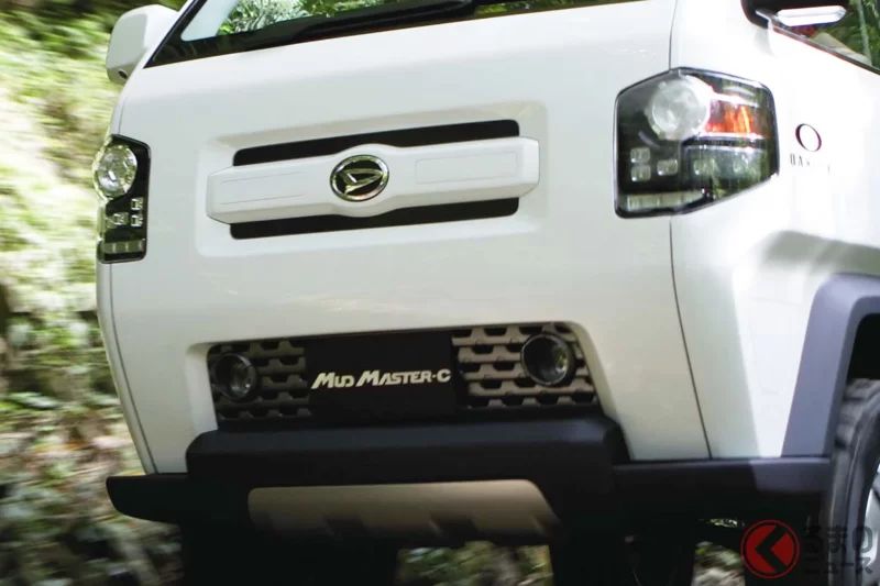 搭載5速手排！大發這款嶄新的「正宗硬派」輕型卡車太猛了！全長3.4公尺「方正外型」×「超越Jimny的離地高度」輕鬆征服爛路！配備劃時代貨斗設計的2007年發表「Mad Master C」概念車備受矚目