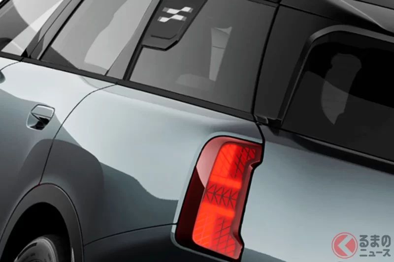 全長約4.4米的新款「小型SUV」上市！搭載強勁的2公升「渦輪增壓」引擎！深色系「內外裝」也超有感…迷你「Countryman Shadow Edition」登場