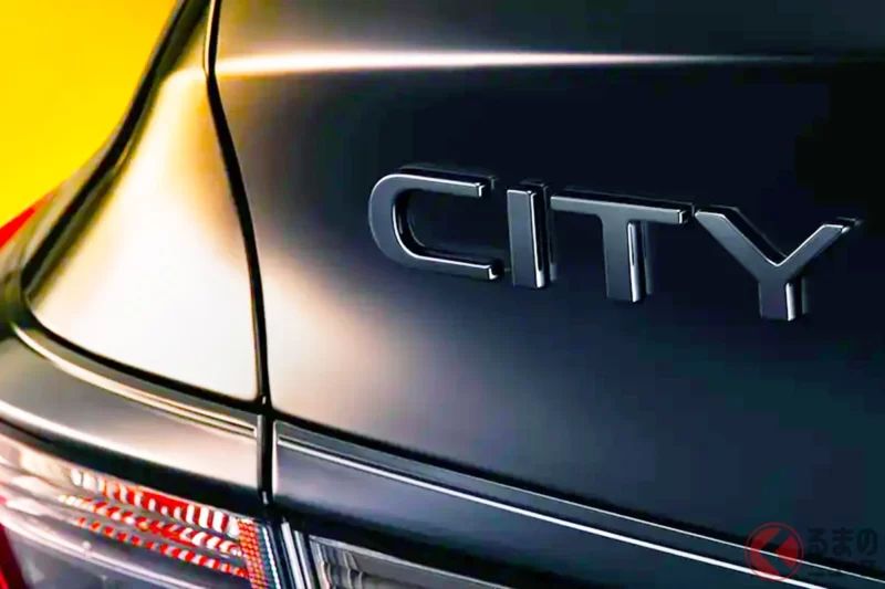 新車360萬日圓！本田全新「City」引發老粉絲熱烈迴響！有人直呼「好懷念！」、「這一定賣爆…」、「最剛好的本田車！」搭載1.5升引擎的「微壞風格小型車」！？黑化水箱護罩的「The Black Outshine」泰國規格是什麼來頭！？