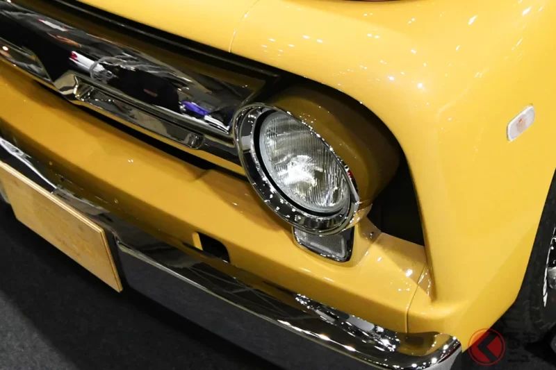 全新「圓燈」迷你車亮相！結合70年前「經典車風格設計」與可變成「全平整座艙」的時尚內裝，超有型！其實這輛車是以豐田「Toyota TownAce」為基礎打造的BLOW×CRAFTPLUS「Jack Rider」，在TAS2026亮相